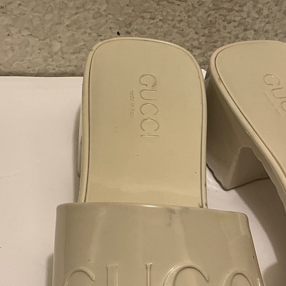 Gucci Rubber Slides Block Heel Sandals Putty Color Size 10 - Picture 3 of 12